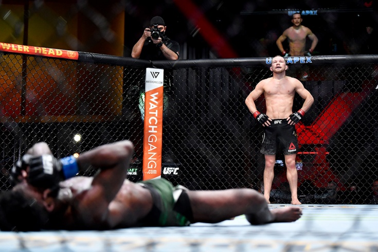 UFC 259: Пётр Ян нокаутировал Алджэмейна Стерлинга, получил дисквалификацию и лишился пояса